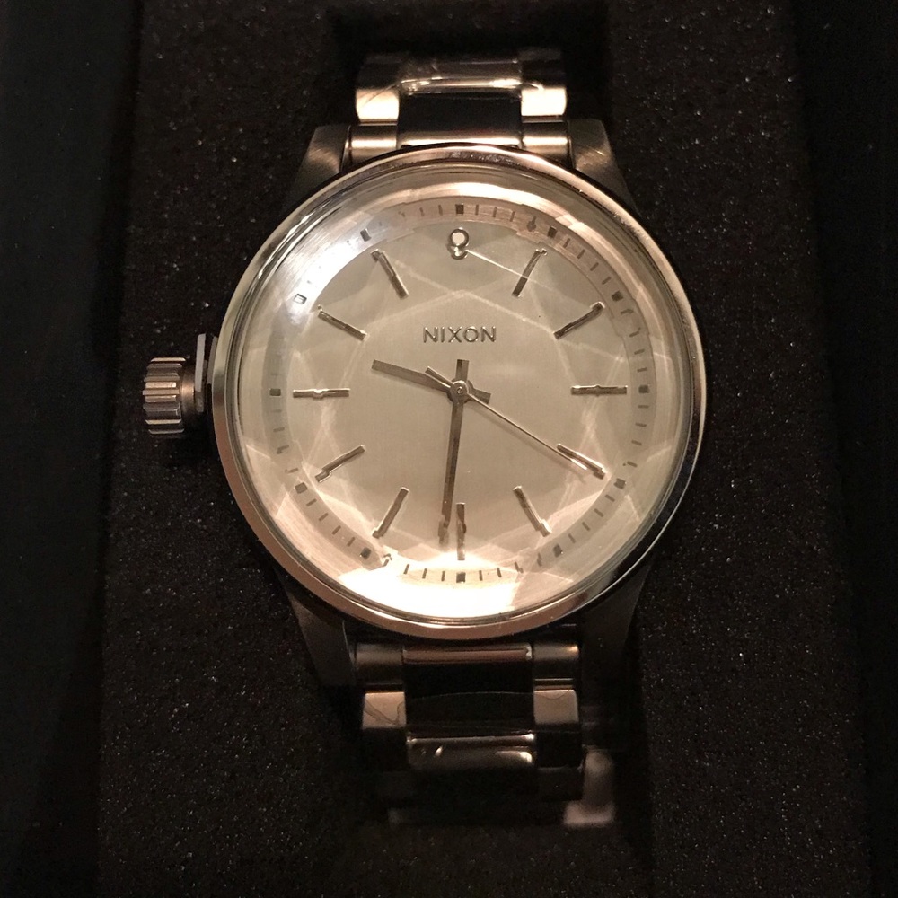 Silver Nixon Faceted Face Watch!